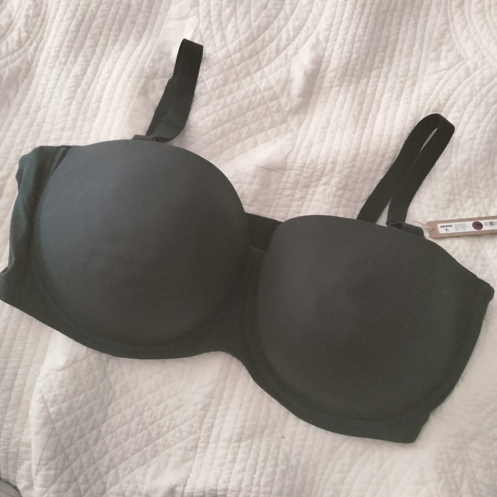 SKIMS NWT Strapless Adjustable T-Shirt Bra